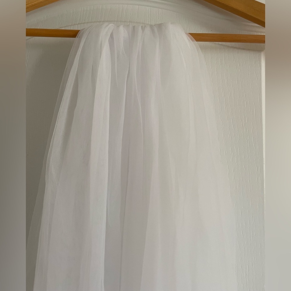 White Fingertip Wedding Veil with Blusher - Picture 5 of 10